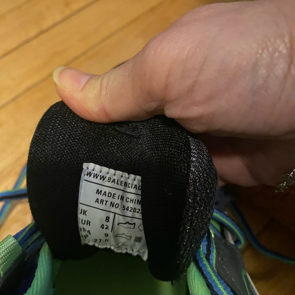 Athletic_Shoes